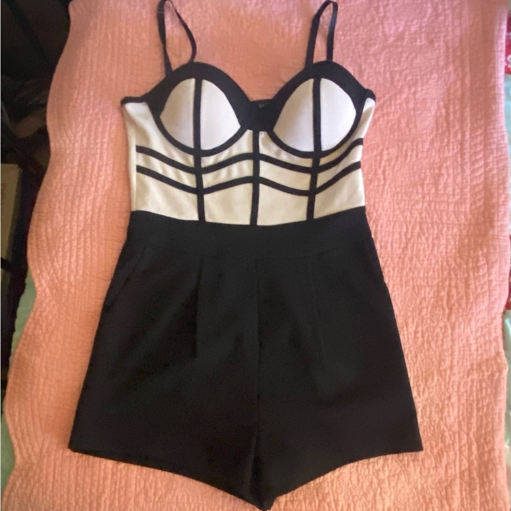 Short corset style short jumper. Women’s Size medium, stretch